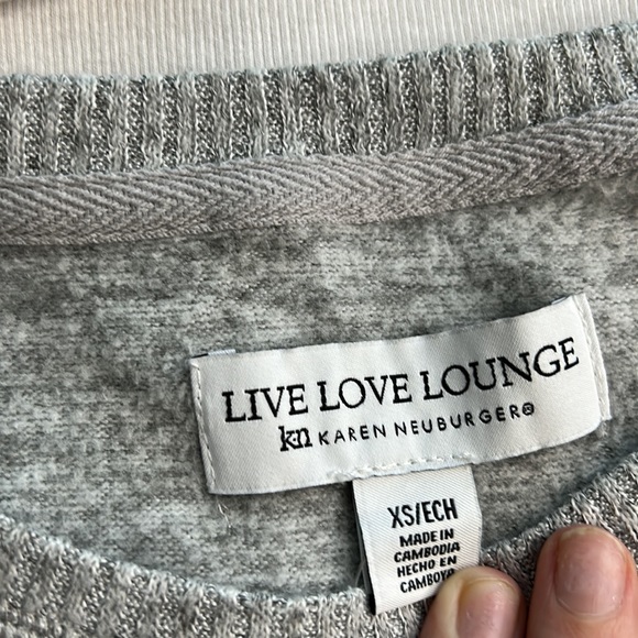 Basic Lounge Tops - Picture 2 of 3